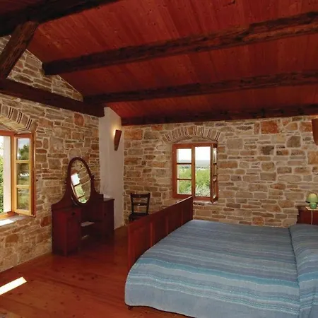 Mit Privatpool Fuer 9 Personen Ca 175 Qm In Svetvincenat, Istrien Binnenland Von Istrien Svetvinčenat