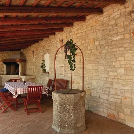 Mit Privatpool Fuer 9 Personen Ca 175 Qm In Svetvincenat, Istrien Binnenland Von Istrien 別荘 *